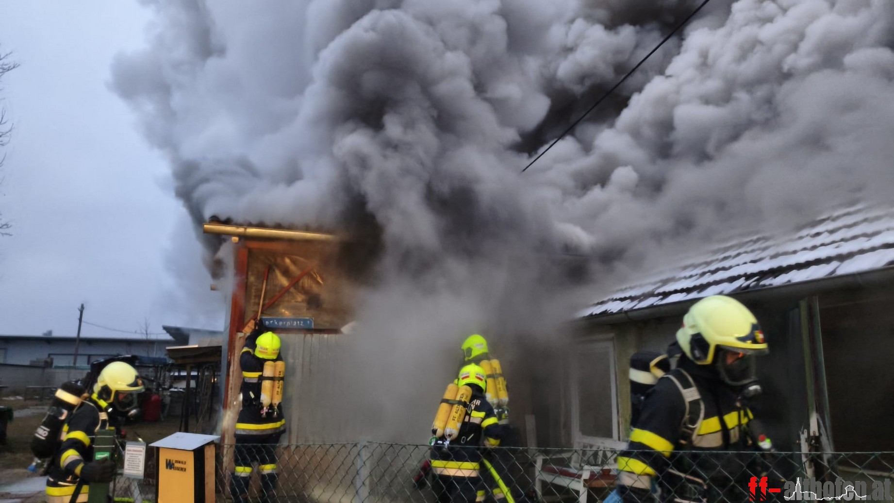 Dachstuhlbrand im Industriegebiet Süd