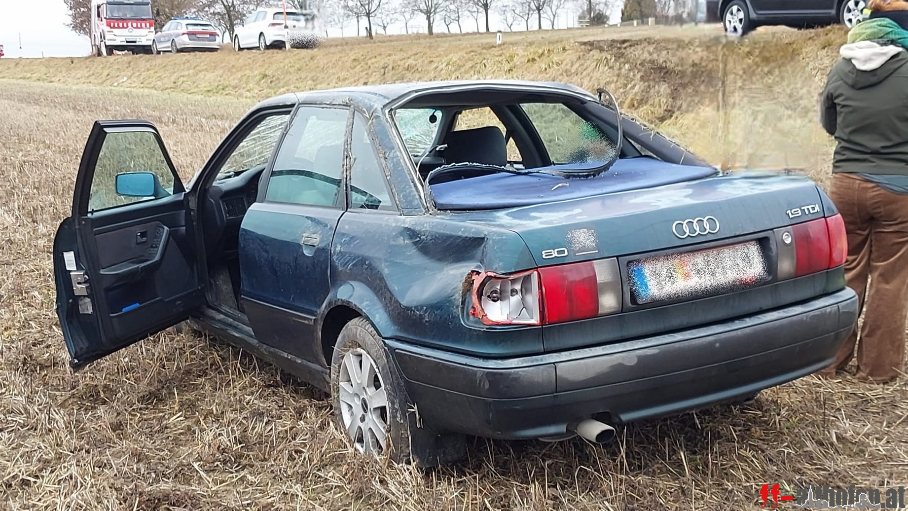 PKW-Überschlag endet glimpflich.