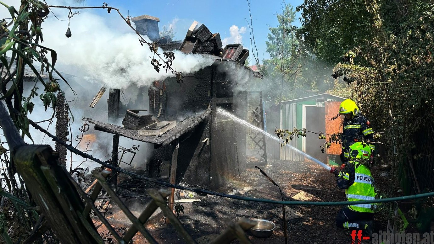 Brand einer Gartenhütte